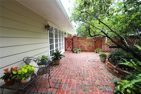 Villa ou maison à vendre à Tampa, Floride: 4 chambres, 269.14 m2 № 2349222 - photo 16