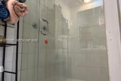 Commercial property in Miami, Florida 1 bedroom, 18.58 sq.m. № 2068082 - photo 5