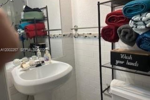 Commercial property in Miami, Florida 1 bedroom, 18.58 sq.m. № 2068082 - photo 6