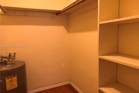 Снять в аренду кондоминиум в Холливуд, Флорида 1 спальня, 59.46м2, № 2065238 - фото 4