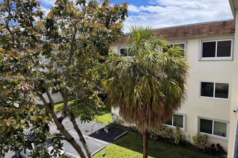 Снять в аренду кондоминиум в Холливуд, Флорида 1 спальня, 59.46м2, № 2065238 - фото 3