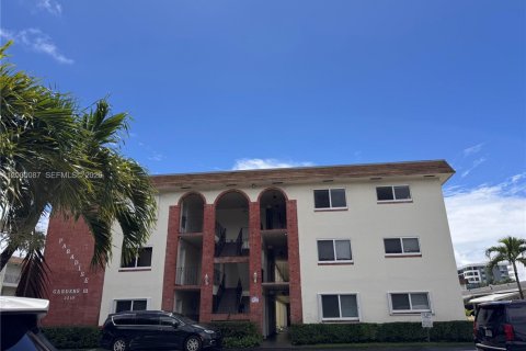 Кондоминиум с 1 спальней в Холливуд, Флорида № 2065238
