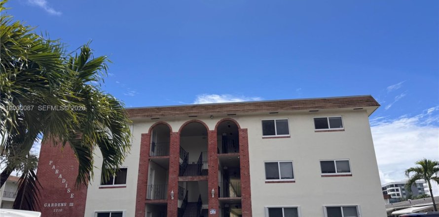 Кондоминиум с 1 спальней в Холливуд, Флорида № 2065238