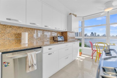 Condo in Aventura, Florida, 3 bedrooms № 1946060 - photo 11