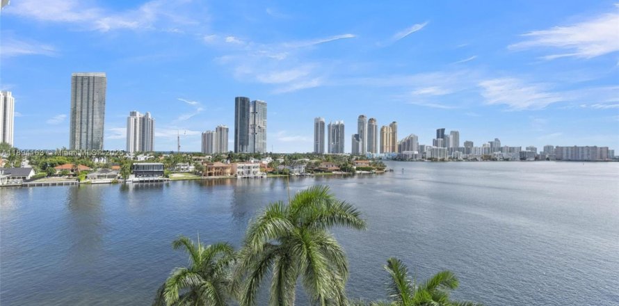Condo in Aventura, Florida, 3 bedrooms № 1946060