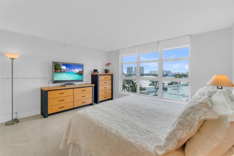 Condo in Aventura, Florida, 3 bedrooms № 1946060 - photo 16