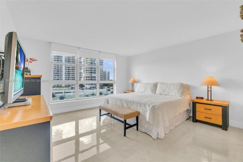 Condo in Aventura, Florida, 3 bedrooms № 1946060 - photo 15