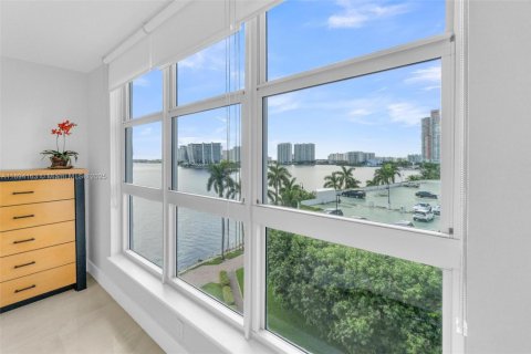 Condo in Aventura, Florida, 3 bedrooms № 1946060 - photo 19