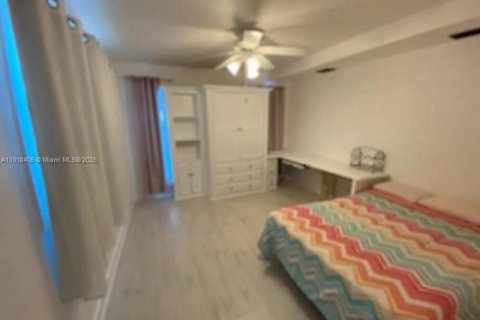 Снять в аренду виллу или дом в Дания-Бич, Флорида 4 спальни, 147.44м2, № 1973201 - фото 7