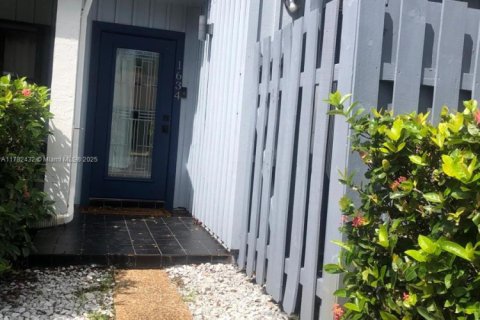Таунхаус в Холливуд, Флорида 2 спальни, 115.29м2 № 2012827