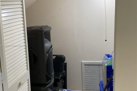 Touwnhouse à vendre à Hollywood, Floride: 2 chambres, 115.29 m2 № 2012827 - photo 13