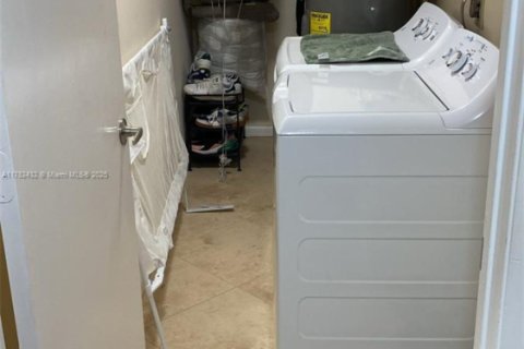 Touwnhouse à vendre à Hollywood, Floride: 2 chambres, 115.29 m2 № 2012827 - photo 5