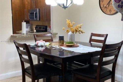 Touwnhouse à vendre à Hollywood, Floride: 2 chambres, 115.29 m2 № 2012827 - photo 12