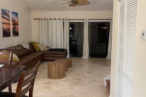 Touwnhouse à vendre à Hollywood, Floride: 2 chambres, 115.29 m2 № 2012827 - photo 6