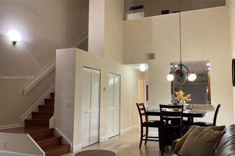 Touwnhouse à vendre à Hollywood, Floride: 2 chambres, 115.29 m2 № 2012827 - photo 9