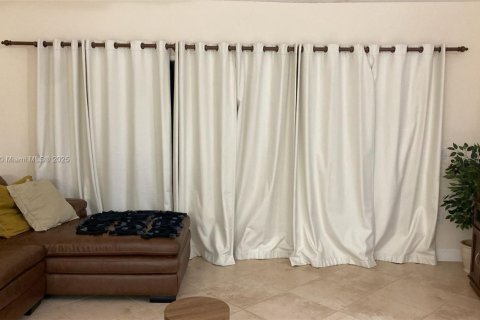 Touwnhouse à vendre à Hollywood, Floride: 2 chambres, 115.29 m2 № 2012827 - photo 8