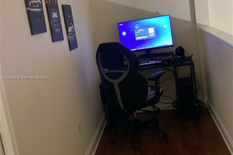 Touwnhouse à vendre à Hollywood, Floride: 2 chambres, 115.29 m2 № 2012827 - photo 19