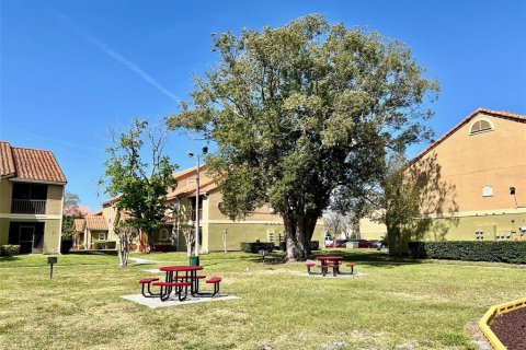 Condo in Kissimmee, Florida, 1 bedroom  № 2393975 - photo 17