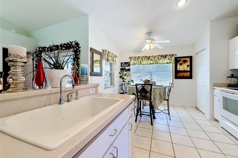 House in Citrus Springs, Florida 3 bedrooms, 125.6 sq.m. № 2220478 - photo 5
