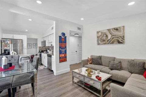 Купить виллу или дом в Опа-Локка, Флорида 2 спальни, 55.18м2, № 2050481 - фото 9