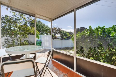 Купить виллу или дом в Опа-Локка, Флорида 2 спальни, 55.18м2, № 2050481 - фото 6