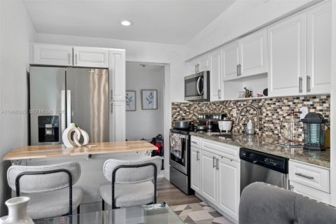 Купить виллу или дом в Опа-Локка, Флорида 2 спальни, 55.18м2, № 2050481 - фото 13