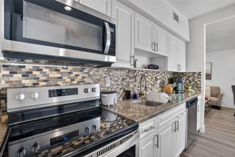 Купить виллу или дом в Опа-Локка, Флорида 2 спальни, 55.18м2, № 2050481 - фото 15