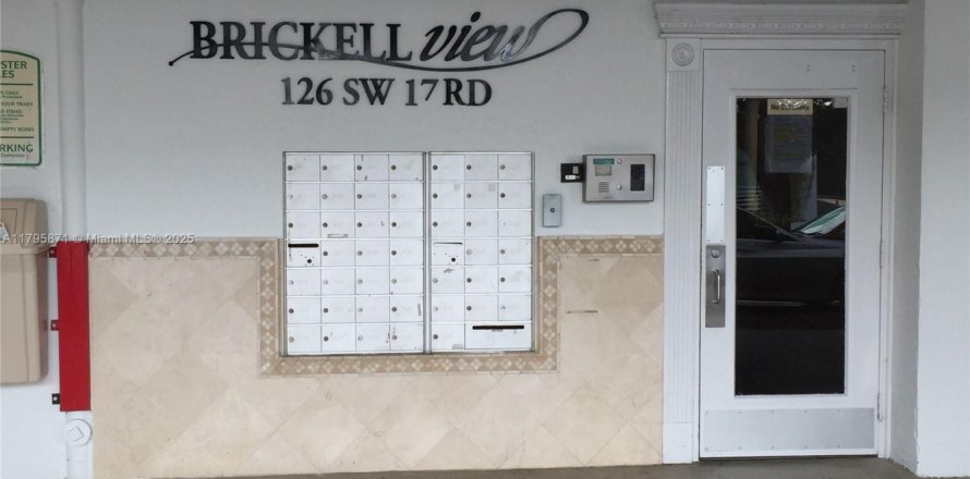 Condominio en Miami, Florida, 2 dormitorios  № 1976103