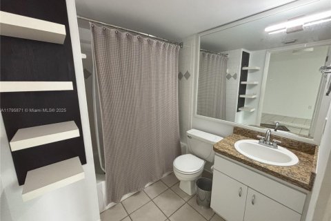 Condominio en alquiler en Miami, Florida, 2 dormitorios, 57.23 m2 № 1976103 - foto 7