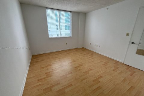 Condominio en alquiler en Miami, Florida, 2 dormitorios, 57.23 m2 № 1976103 - foto 3