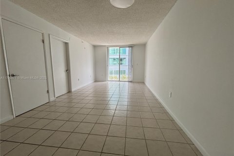 Condominio en alquiler en Miami, Florida, 2 dormitorios, 57.23 m2 № 1976103 - foto 12