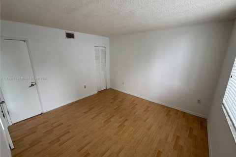 Condominio en alquiler en Miami, Florida, 2 dormitorios, 57.23 m2 № 1976103 - foto 5