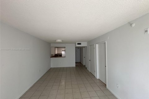 Condominio en alquiler en Miami, Florida, 2 dormitorios, 57.23 m2 № 1976103 - foto 11