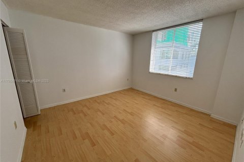 Condominio en alquiler en Miami, Florida, 2 dormitorios, 57.23 m2 № 1976103 - foto 4