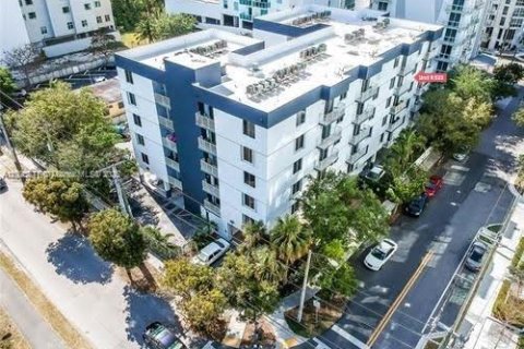 Condominio en alquiler en Miami, Florida, 2 dormitorios, 57.23 m2 № 1976103 - foto 2
