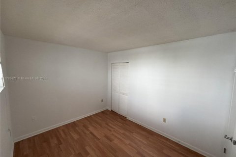 Condominio en alquiler en Miami, Florida, 2 dormitorios, 57.23 m2 № 1976103 - foto 9