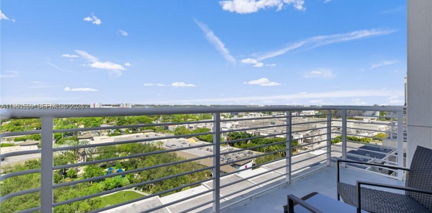 Кондоминиум с 2 спальнями в Майами, Флорида № 2025597