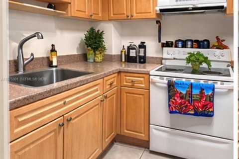 Condo in Miami, Florida  № 2042953 - photo 4