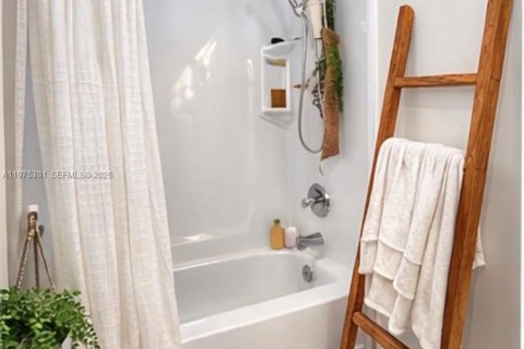 Condo in Miami, Florida  № 2042953 - photo 2