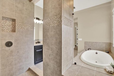 House in Wesley Chapel, Florida 4 bedrooms, 270.81 sq.m. № 1804658 - photo 26