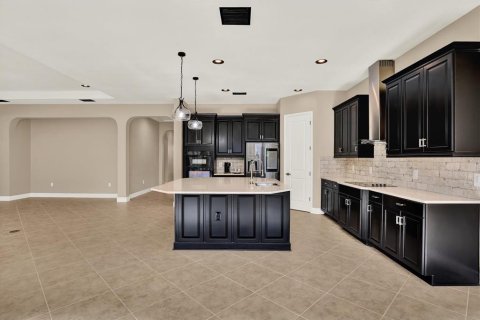House in Wesley Chapel, Florida 4 bedrooms, 270.81 sq.m. № 1804658 - photo 8