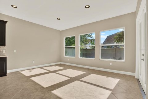 House in Wesley Chapel, Florida 4 bedrooms, 270.81 sq.m. № 1804658 - photo 12