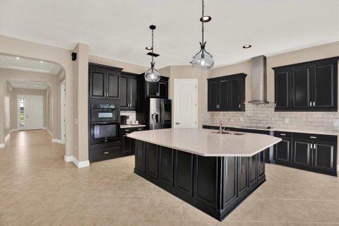 House in Wesley Chapel, Florida 4 bedrooms, 270.81 sq.m. № 1804658 - photo 6