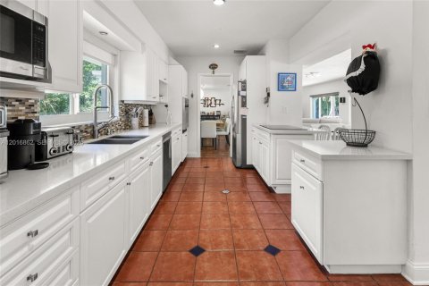 Villa ou maison à vendre à Pinecrest, Floride: 5 chambres, 288.55 m2 № 2085405 - photo 15