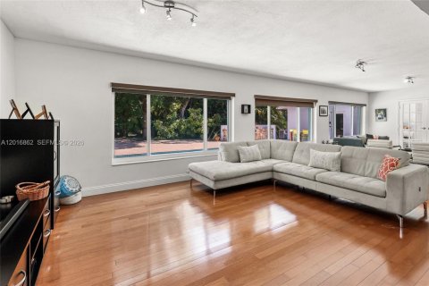 Villa ou maison à vendre à Pinecrest, Floride: 5 chambres, 288.55 m2 № 2085405 - photo 10