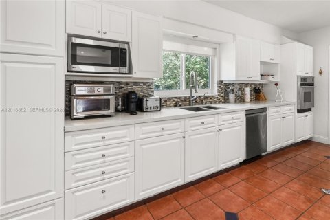 Villa ou maison à vendre à Pinecrest, Floride: 5 chambres, 288.55 m2 № 2085405 - photo 16