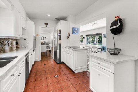 Villa ou maison à vendre à Pinecrest, Floride: 5 chambres, 288.55 m2 № 2085405 - photo 17