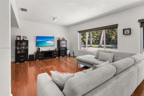 Villa ou maison à vendre à Pinecrest, Floride: 5 chambres, 288.55 m2 № 2085405 - photo 11