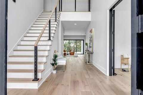 Casa en alquiler en Tampa, Florida, 5 dormitorios, 464.88 m2 № 1655028 - foto 8