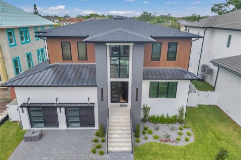 Casa en alquiler en Tampa, Florida, 5 dormitorios, 464.88 m2 № 1655028 - foto 1
